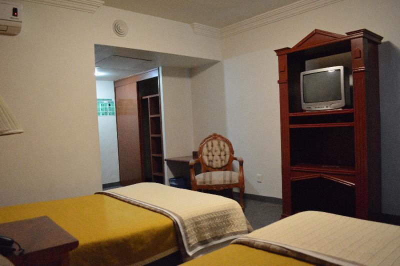 Hotel Las Pergolas Гуадалахара Екстериор снимка