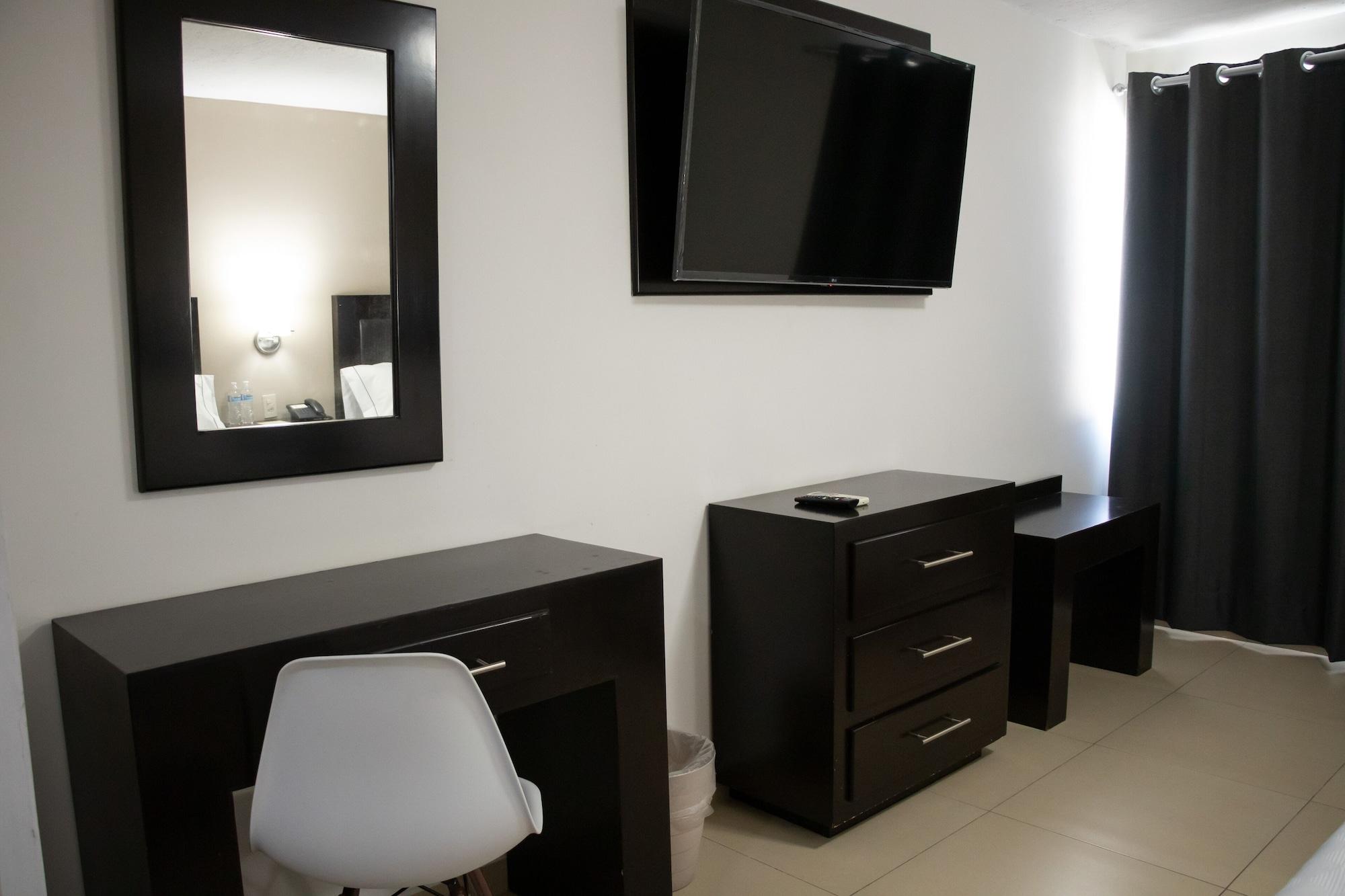 Hotel Las Pergolas Гуадалахара Екстериор снимка