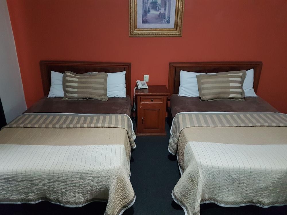 Hotel Las Pergolas Гуадалахара Екстериор снимка