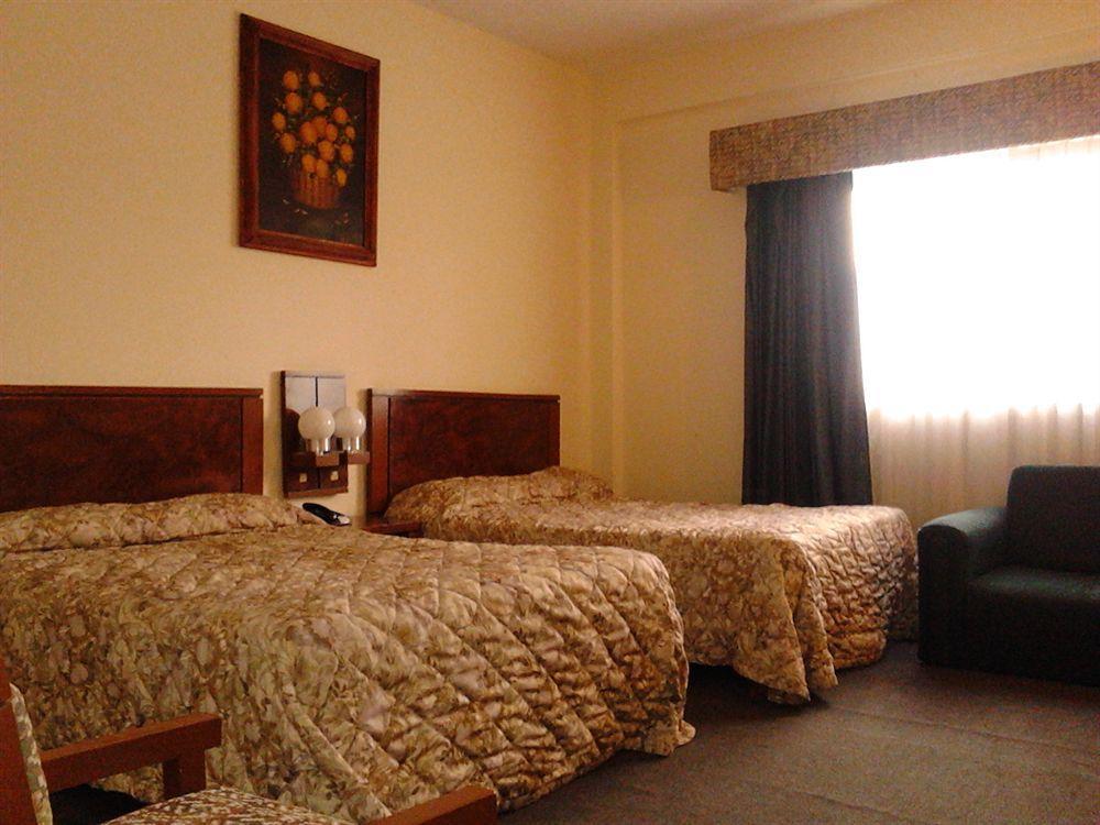 Hotel Las Pergolas Гуадалахара Екстериор снимка